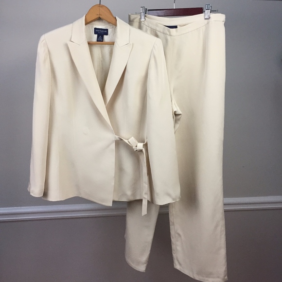 Ann Taylor Jackets & Blazers - 🎃 Ann Taylor Silk Pantsuit